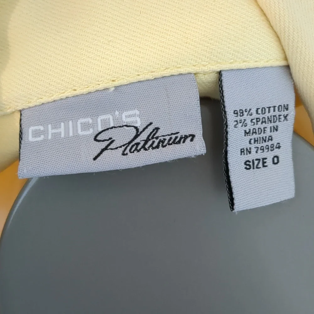 ✨3 For $30✨Chicos Denim Vest EUC Like New - Picture 2 of 3